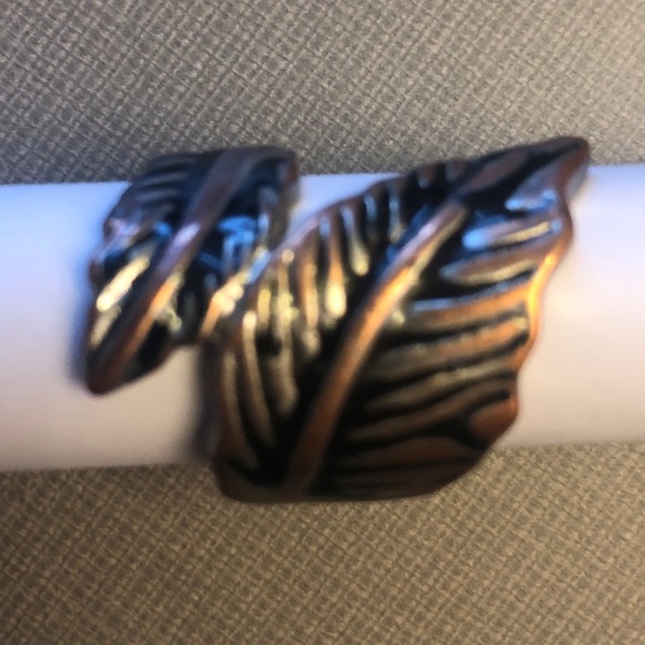 Double Leaf Ring - Picture 5 of 8